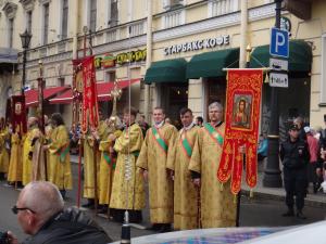 По Невскому проспекту прошел крестный ход